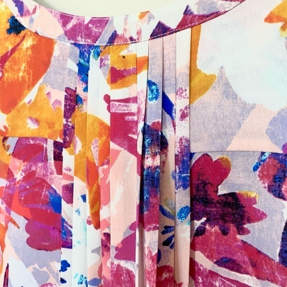 NYDJ Pink Floral Sleeveless 1/3 Front‎ Button Blouse in Medium - Picture 3 of 8